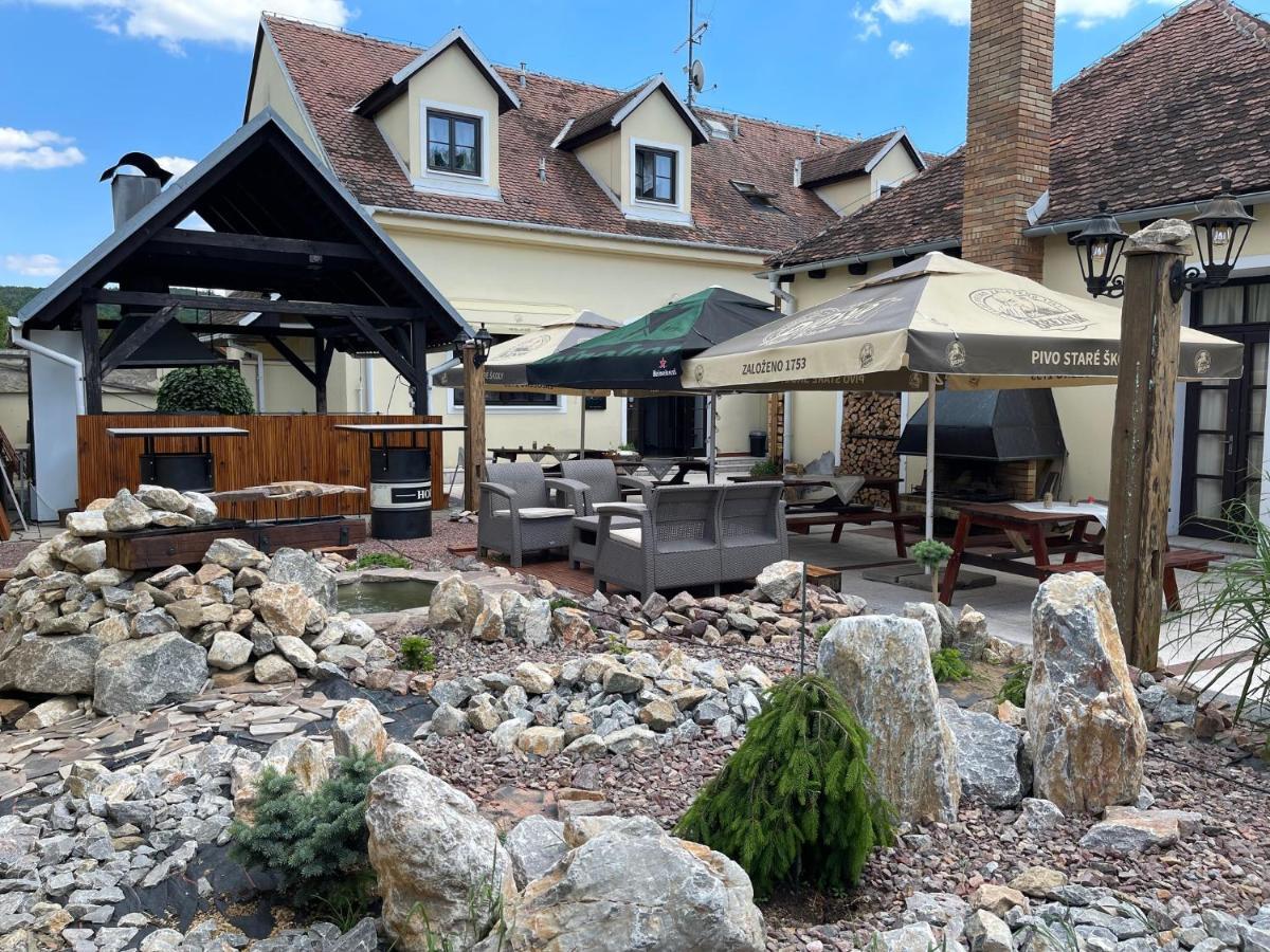 Hotel Veveri Veverska Bityska Luaran gambar