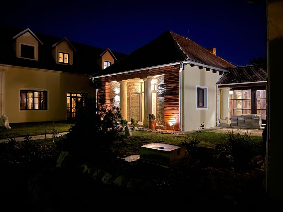Hotel Veveri Veverska Bityska Luaran gambar