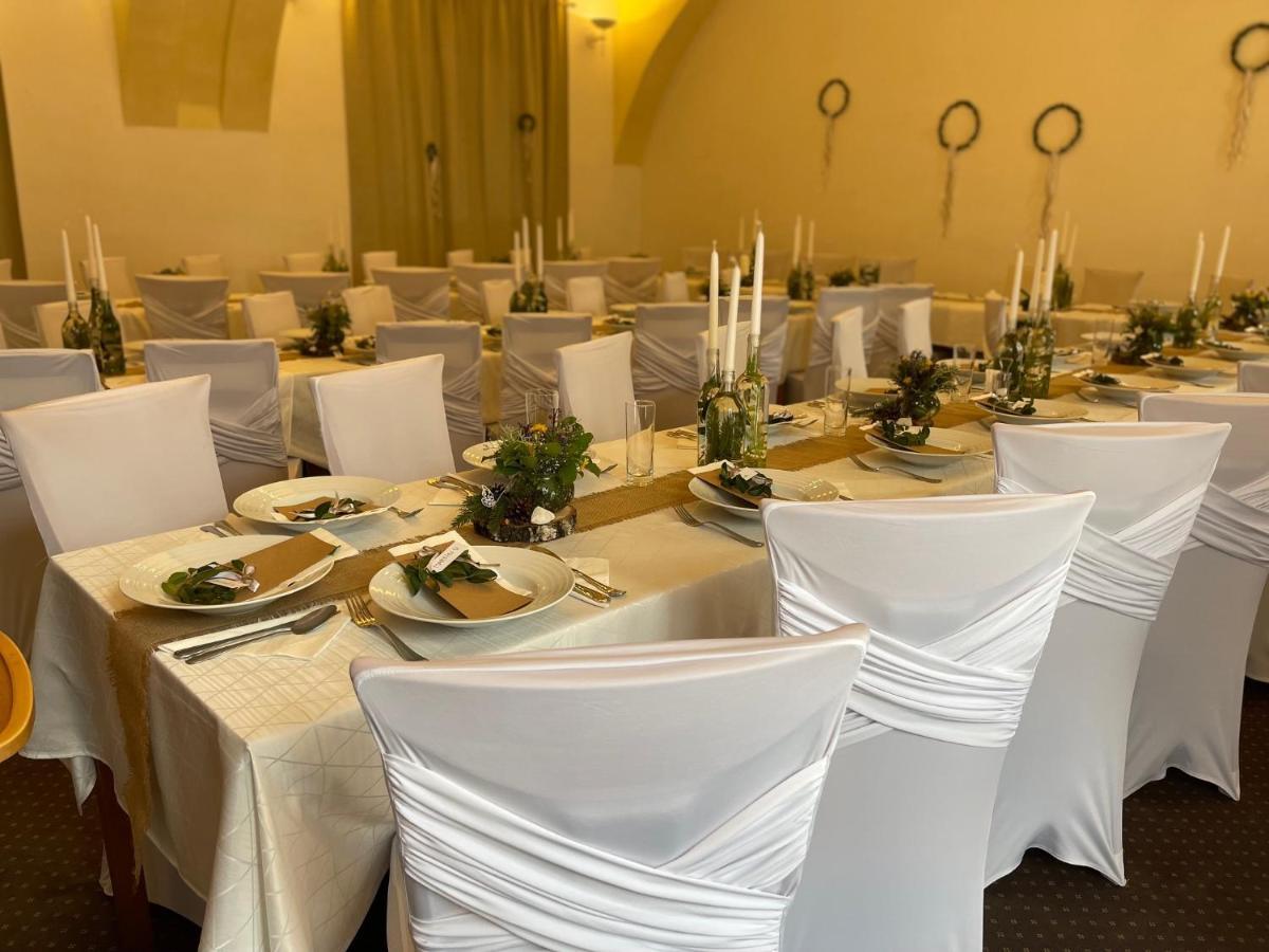 Hotel Veveri Veverska Bityska Luaran gambar