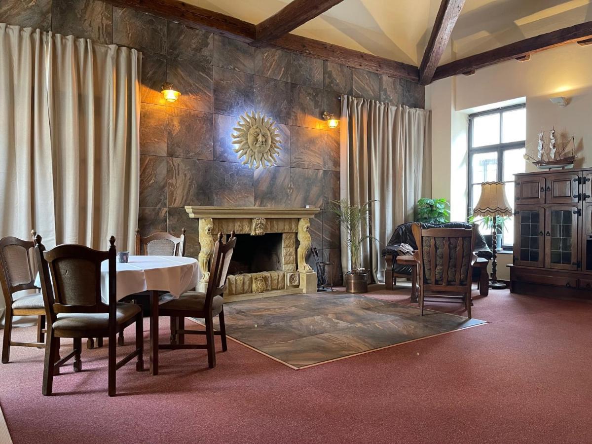 Hotel Veveri Veverska Bityska Luaran gambar