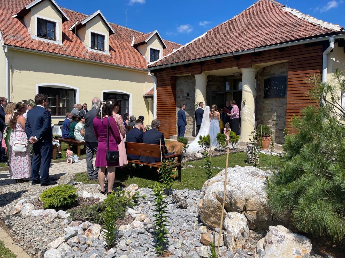 Hotel Veveri Veverska Bityska Luaran gambar