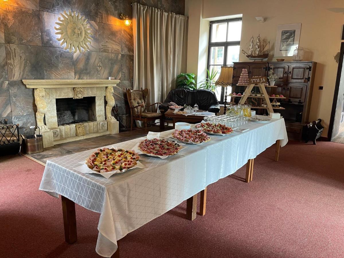 Hotel Veveri Veverska Bityska Luaran gambar