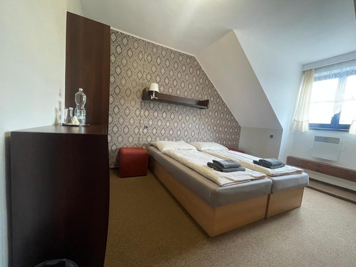 Hotel Veveri Veverska Bityska Luaran gambar