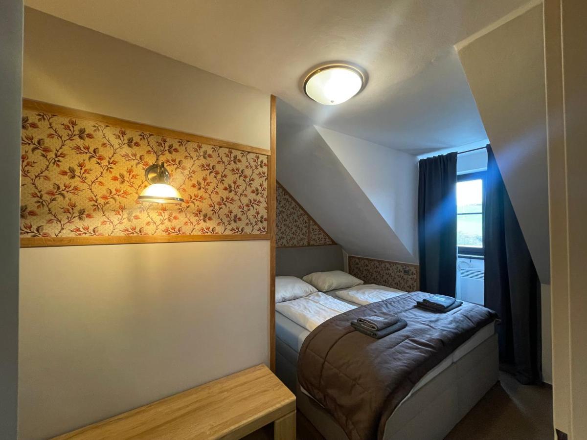 Hotel Veveri Veverska Bityska Luaran gambar