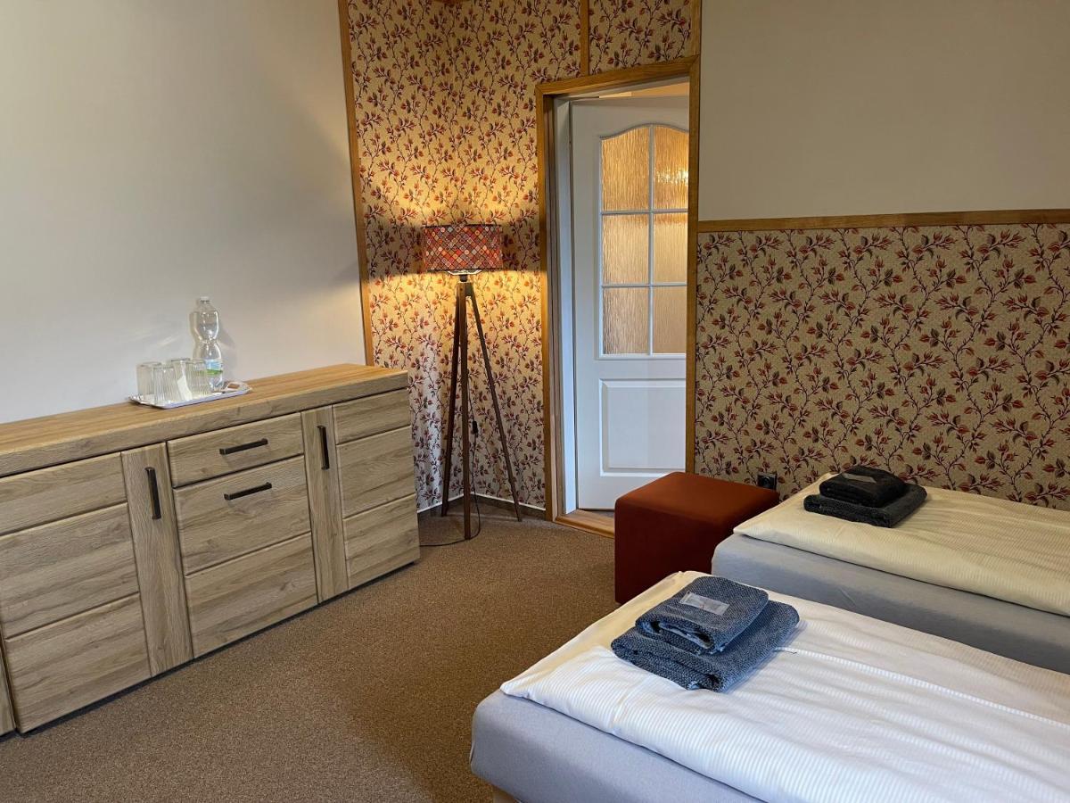 Hotel Veveri Veverska Bityska Luaran gambar