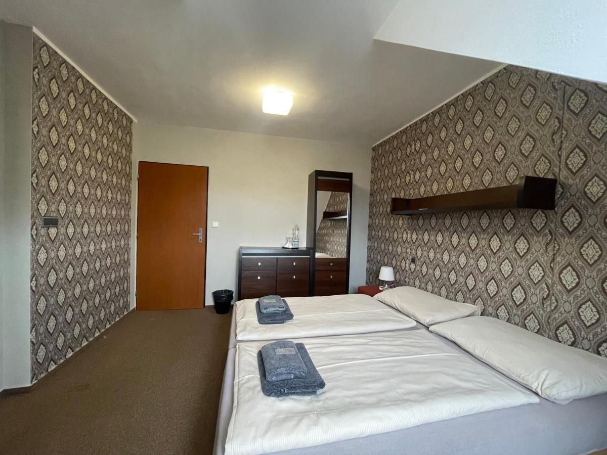 Hotel Veveri Veverska Bityska Luaran gambar