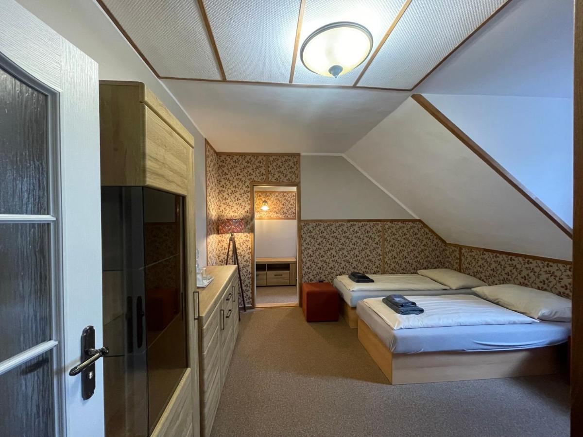 Hotel Veveri Veverska Bityska Luaran gambar
