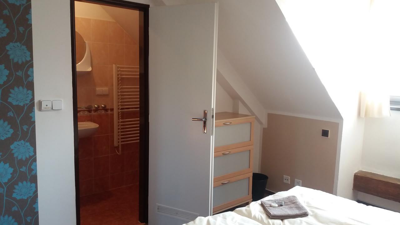 Hotel Veveri Veverska Bityska Luaran gambar